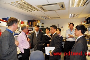 中国光动力专家组应邀访问英国